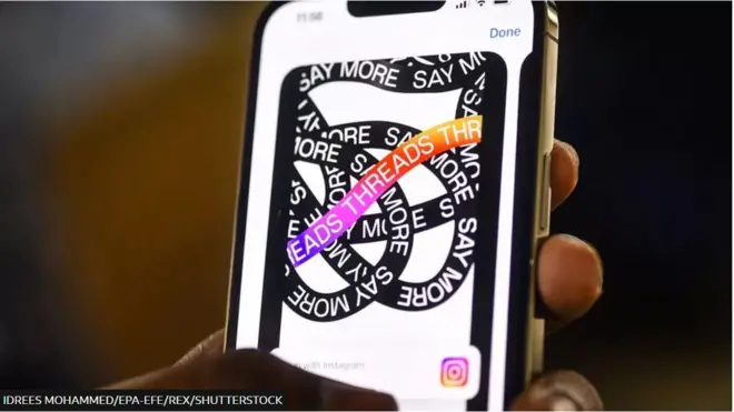 شعار ثريدز على هاتف نقال