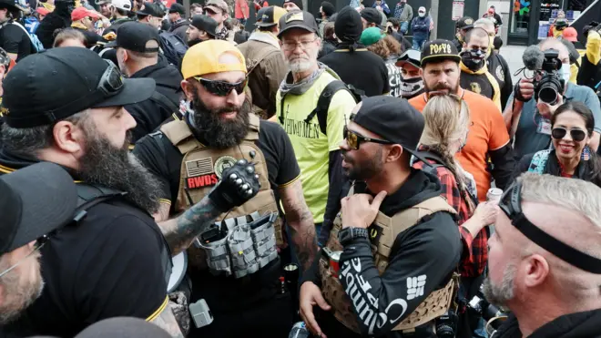 طرفداران ترامپ و اعضای پسران مغرور