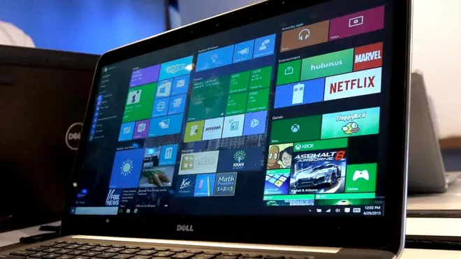 Una laptop con el sistema Windows 10