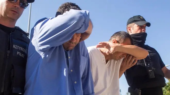 Yunanistan'a kaçan askerler.