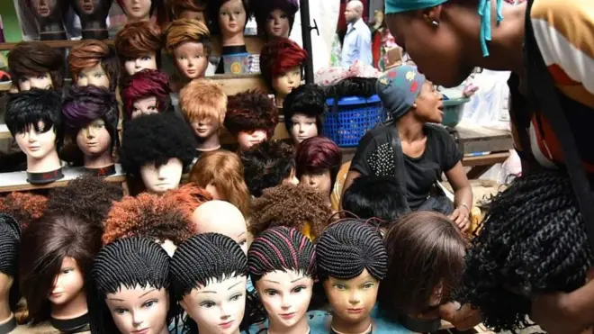 ዊግና ሰው ሰራሽ ጸጉር