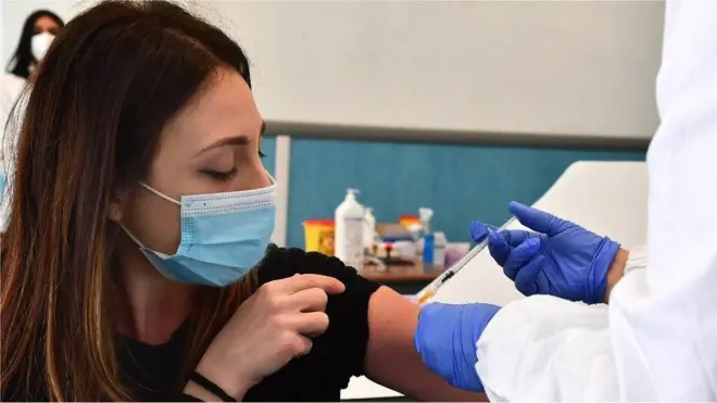 ጀርመን፡ ፈረንሳን ኢጣልያን ዝርከብአን ሓያሎ ሃገራት ኣውሮጳ ነቲ ክታበት ኣቋሪጸንኦ ይርከባ