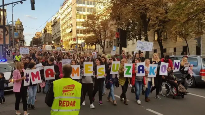 протест маме су закон