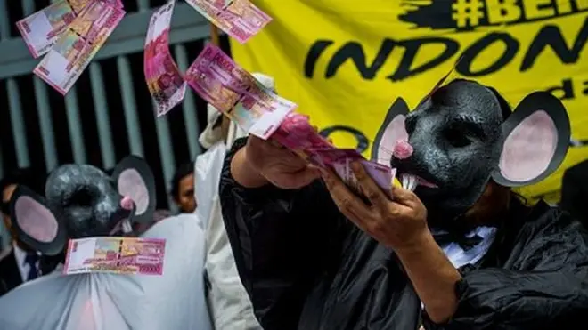 Greenpeace, Auriga, JATAM, dan ICW (Indonesia Corruption Watch) yang terbentuk dalam Koalisi #BersihIndonesia menggelar unjuk rasa damai di kawasan Sarinah, dan mendesak kedua capres untuk menghentikan praktik korupsi dalam bisnis batu bara (15/1)