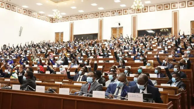 የተወካዮች ምክር ቤት አገራዊ የምክክር ኮሚሽን ማቋቋሚያ አዋጅን ያጸደቀበት ስብሰባ