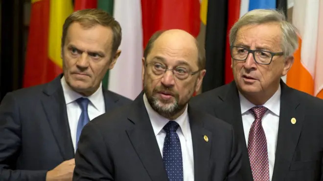 جاء القرار بتجميد المحادثات بأغلبية ساحقة من أعضاء البرلمان الأوروبي، حيث صوت 479 عضوا بالتأييد و 37 ضد القرار وامتنع 107