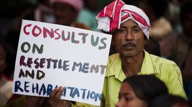 భూసమీకరణ చట్టంపై ఆందోళన చేస్తున్న రైతు