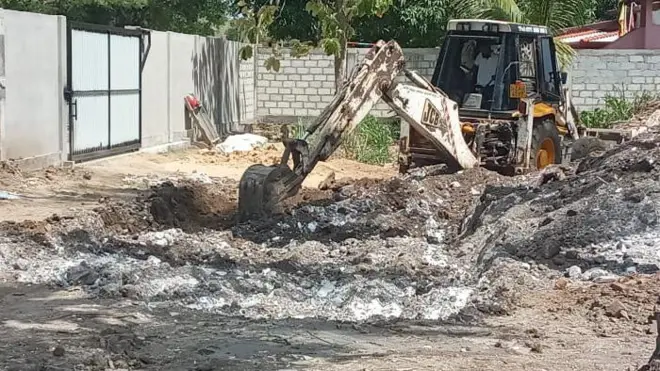 අයිස් මත්ද්‍රව්‍ය නිෂ්පාදනය කිරීමට යොදා ගන්නා බවට සැකකෙරෙන මෙම රසායනික ද්‍රව්‍ය පළමු වරට පොලිසිය විසින් සොයා ගනු ලැබුවේ පසුගිය සැප්තැම්බර් මස 05 වැනිදා මිද්දෙණිය, තලාව ප්‍රදේශයේ පිහිටි ගෙවත්තක වළදමා තිබියදී ය.