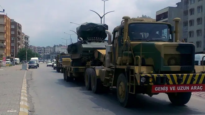 تحدثت وسائل إعلام عن تحركات عسكرية تركية قرب الحدود مع سوريا