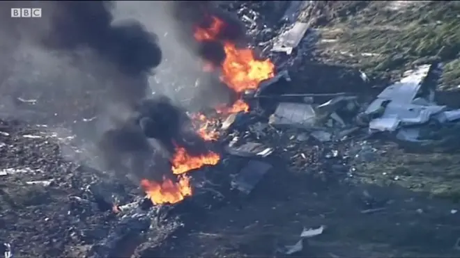 Военный самолет разбился в штате Миссисипи, 16 человек погибли.
