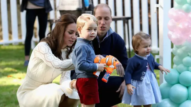 ดยุคและดัชเชสแห่งเคมบริดจ์ พร้อมด้วยพระโอรสและพระธิดาเตรียมย้ายกลับมาประทับที่พระราชวังเคนซิงตันอย่างถาวร
