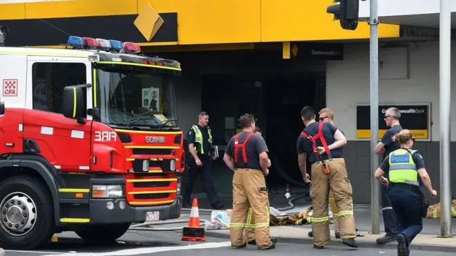 Watu watano walipata majeraha ya moto na 21 kuathiriwa na moshi