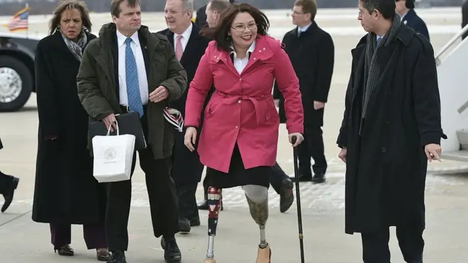 Тэмми Дакуорт амипутировали обе ноги, после того как пилотируемый ей вертолет в Ираке был сбит из РПГ