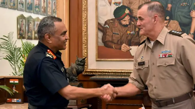 ఇండియన్ ఆర్మీ చీఫ్ మనోజ్ పాండేతో అమెరికా జనరల్ చార్ల్స్ ఎ ఫ్లిన్