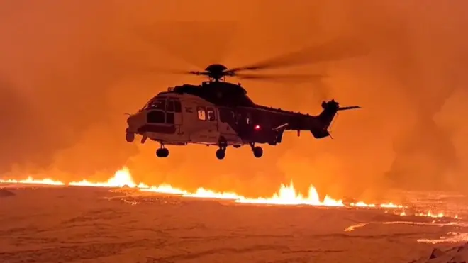 Helicóptero na erupção