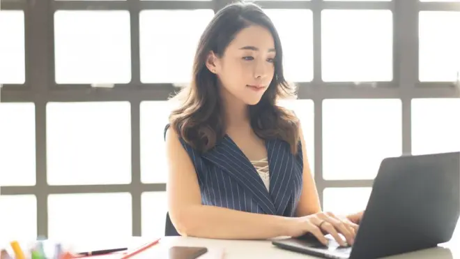 2017년 설문조사에 따르면 중국에서 업무용으로 이메일을 사용하는 중국인은 25%도 되지 않는다