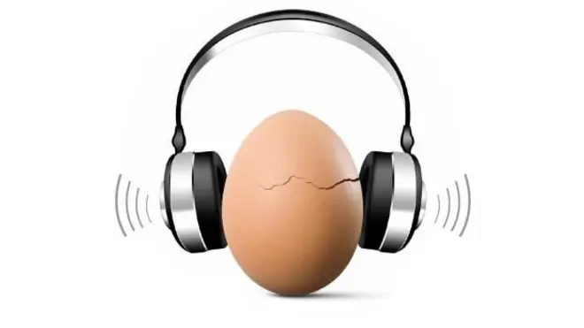 Un huevo con auriculares