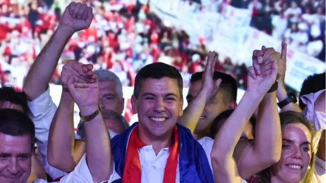 Santiago Peña triunfó este domingo en las elecciones de Paraguay.