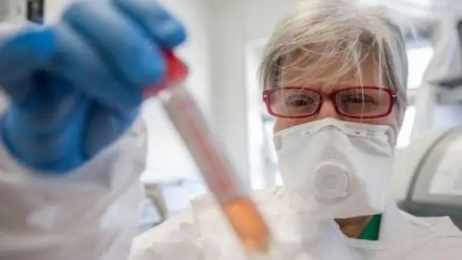 کورونا وائرس: پاکستان میں پلازمہ تھراپی سے علاج کیسے ہو رہا ہے؟