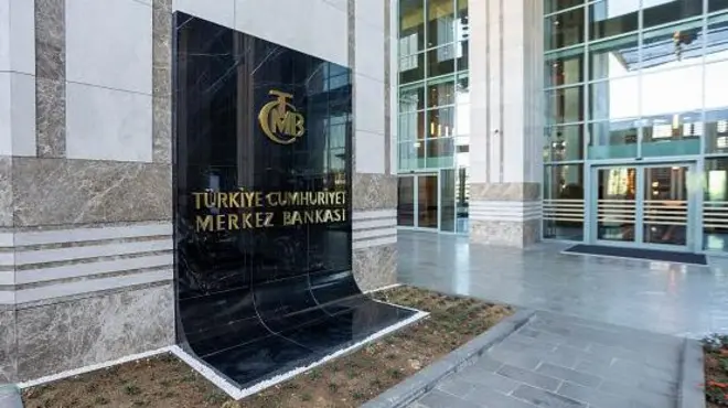 Merkez Bankası binasının girişindeki TCMB yazısı. 