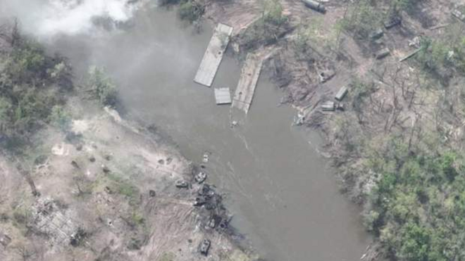 Russian pontoon bridges were smashed by Ukrainian artillery, Kyiv says