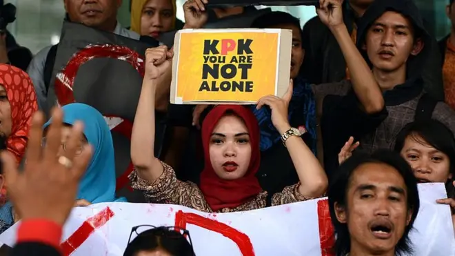 Sejumlah aktivis antikorupsi menggelar aksi dukungan terhadap KPK beberapa waktu lalu.