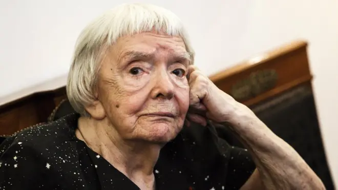 В числе подписавших письмо - глава МХГ Людмила Алексеева