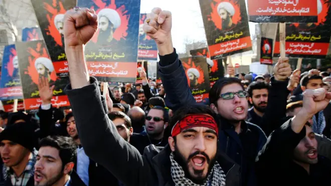 اقتحم متظاهرون إيرانيون السفارة السعودية في طهران احتجاجا على إعدام النمر