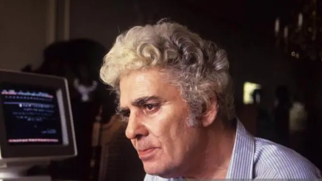 بارها در محافل ادبی داخل ایران از نویسندگان و شاعرانی چون صادق هدایت، احمد شاملو یا محمود دولت‌آبادی به عنوان نویسندگانی که شایستگی دریافت چنین جایزه‌ای را داشته‌اند، نام برده شده است