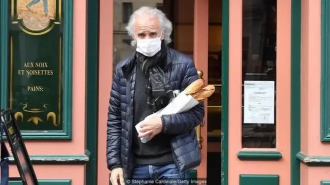 法国所有"非必要"商店都已经关门，但面包店是一定要开的