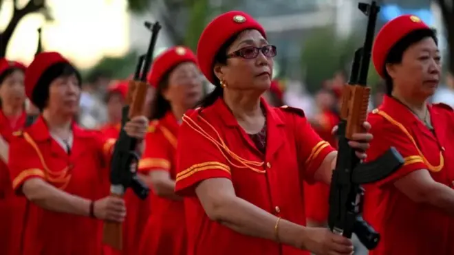 Населення, що старіє - одна з причин китайської кризи. Підірвана довіра до компартії та Сі - друга