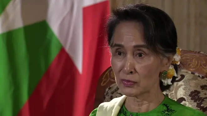 Aung San Suu Kyi en entrevista con Fergal Keane de la BBC