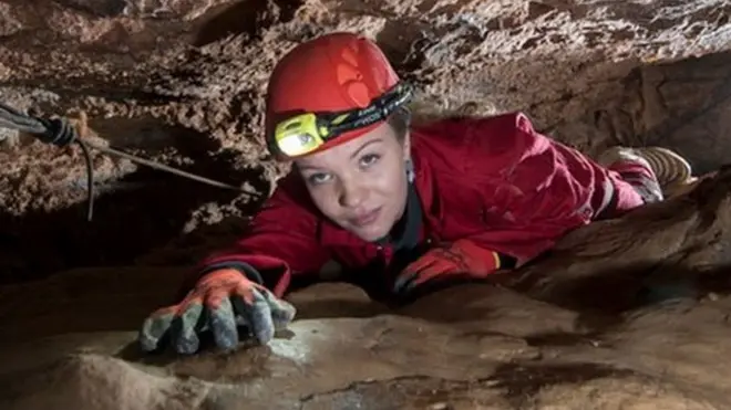 В некоторых пещерах могли бы разместиться кафедральные соборы, в других же едва можно протиснуться