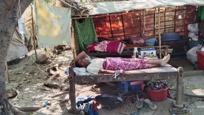 ကျန်းမာရေးထိခိုက်နေတဲ့ ဝက်လက်မြို့နယ်က စစ်ဘေးရှောင်အမျိုးသမီးတစ်ယောက်