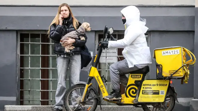 Велосипед курьера с контейнером Яндекс.Еда