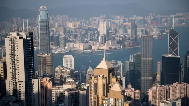 在2019年经历社会动荡后，香港的营商环境面临挑战。