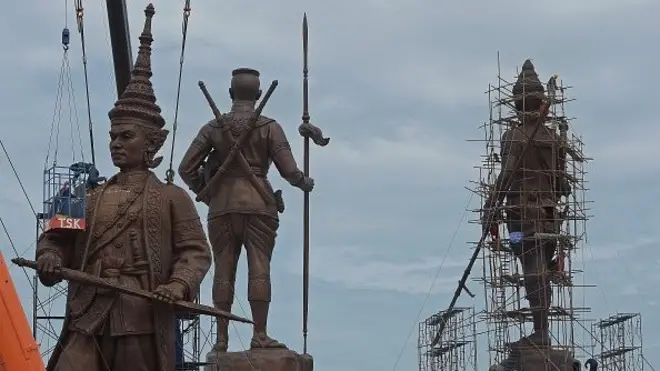 การสร้างอุทยานราชภักดิ์ ซึ่งสะท้อนประวัติศาสตร์แบบวีรบุรุษ