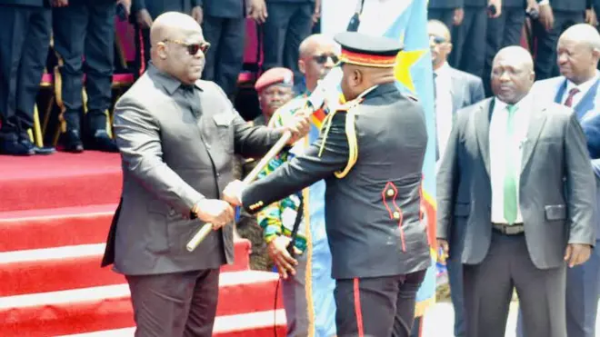 Mu muhango wabaye mu cyumweru gishize, Perezida Tshisekedi yahaye inshingano umugaba w'ingabo mushya, wakurikiwe n'impinduka mu bakuriye ingabo mu turere twa gisirikare twa DR Congo zatangajwe kuwa mbere nijoro