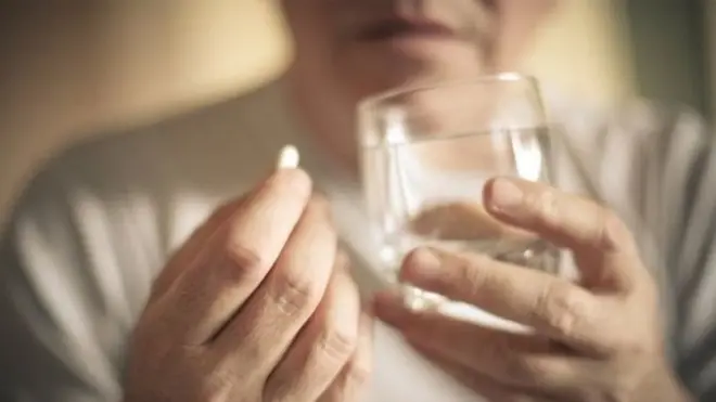 کورونا وائرس: ایبوپروفن اور پیراسیٹامول خطرناک یا مؤثر؟