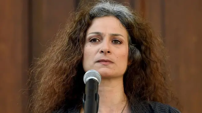 لم تترد مي سكاف في الاعراب عن معارضتها للحكم ووقوفها إلى جانب المعارضة