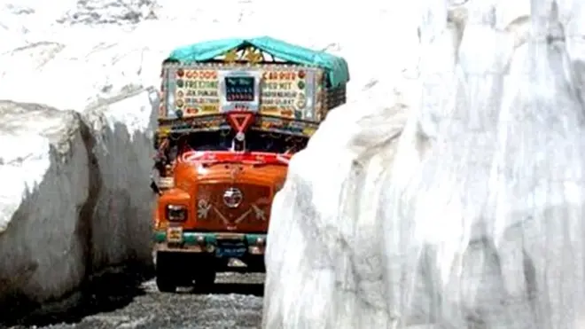 જમ્મુ- શ્રીનગર રાજમાર્ગ