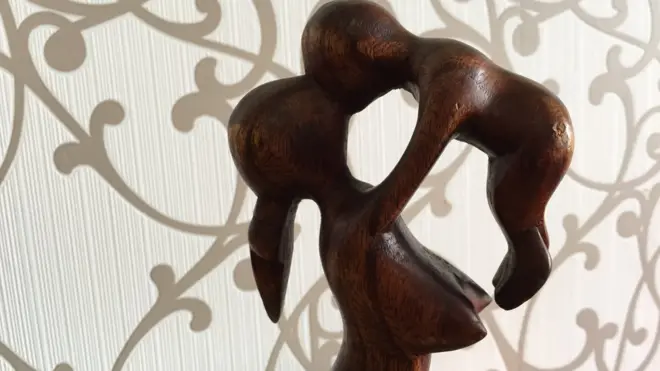 Nazilə (ad şərtidir) övladlığa uşaq götürmənin çətinlikləri və sevinci barədə BBC Azərbaycancaya danışıb