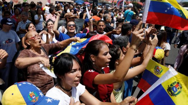 Multitud de opositores venezolanos