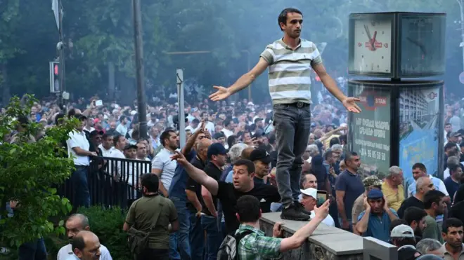 Ermənistan, etirazlar, aksiya, cəmiyyət, polis, nümayiş, insan haqları