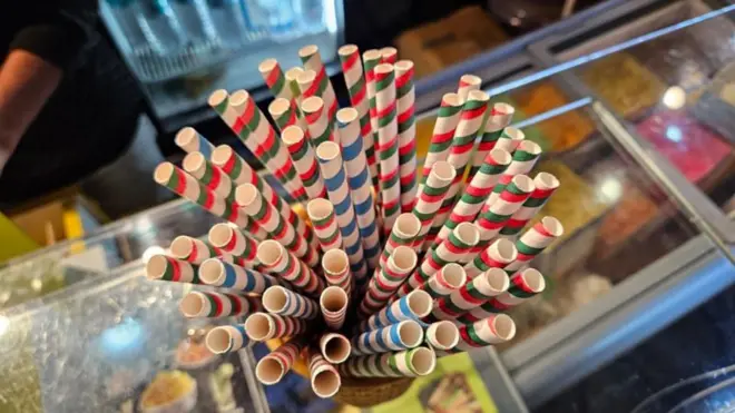 पेपर स्ट्रॉ