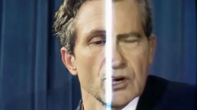 Президент Ніксон, здається, зачитує промову "У разі катастрофи на Місяці", з використанням голосу актора та штучного інтелекту