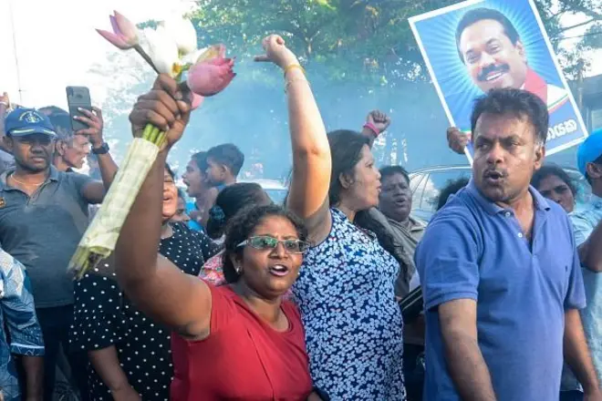  ශ්‍රී ලංකාවේ හිටපු ජනපතිවරයෙක් සහ අගමැතිවරයෙක් වන මහින්ද රාජපක්ෂ ජනප්‍රියවාදියෙකු ලෙස කීර්තියක් ලබා ඇති නමුත්, ඔහුට නැවත දැන් ශ්‍රී ලංකා පොදුජන පෙරමුණේ නව නායකයා ලෙස දෙන පොරොන්දු ඉටු කළ හැකි වේද?