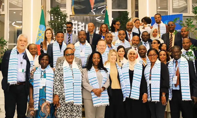 Kantiibaan magaalaa Finfinnee Aadde Adaanech Abeebee kantiibota Afrikaa wayita simatan suuraa kaafame