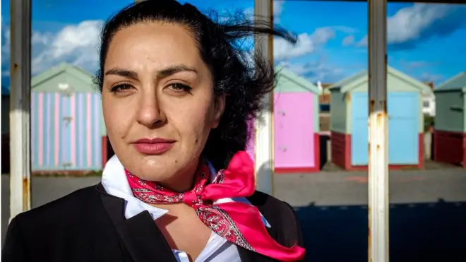 Afgan öğretmen Angela Ghayur, İngiltere'nin güney sahilindeki Brighton'da yaşıyor.