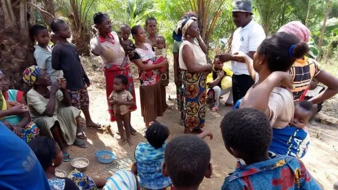 Cameroon people dem dey run from crisis from dia country